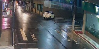 Motorista alcoolizado colide contra o muro da 1ª Igreja Batista de Água Doce do Norte.